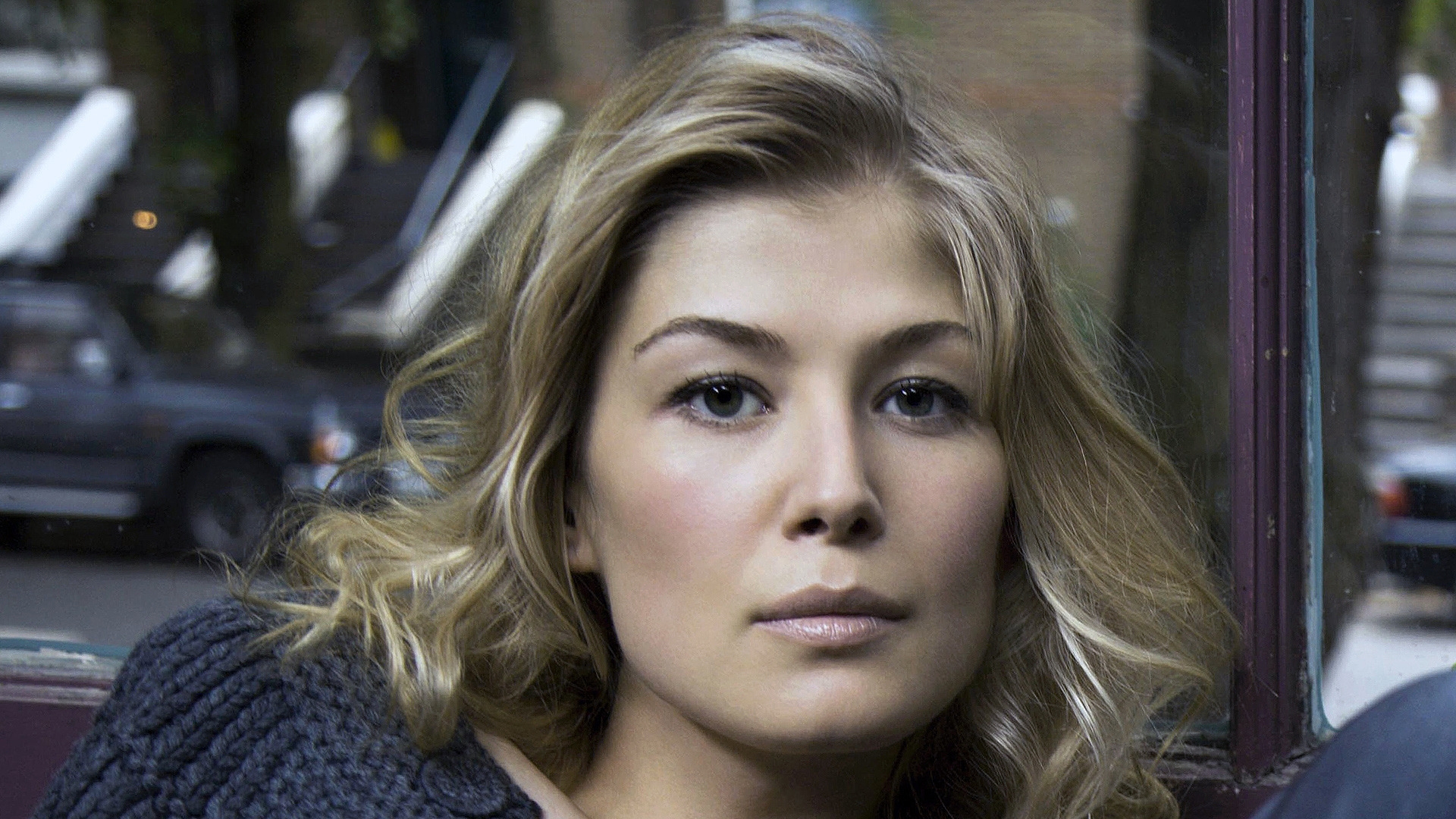 rosamund pike hd wallpaper