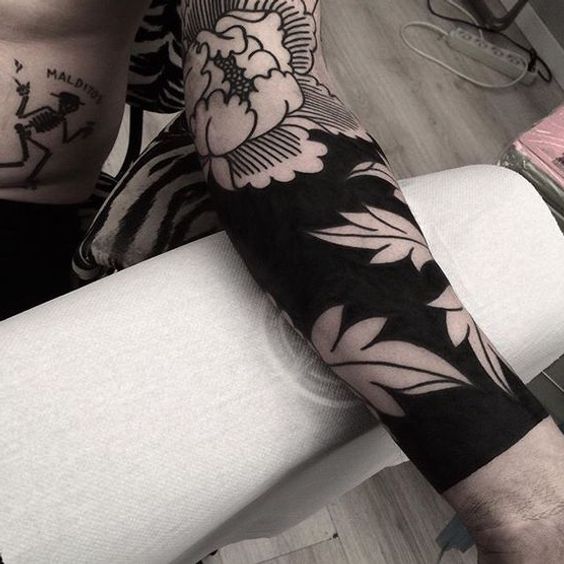 tatuajes blackout con blanco