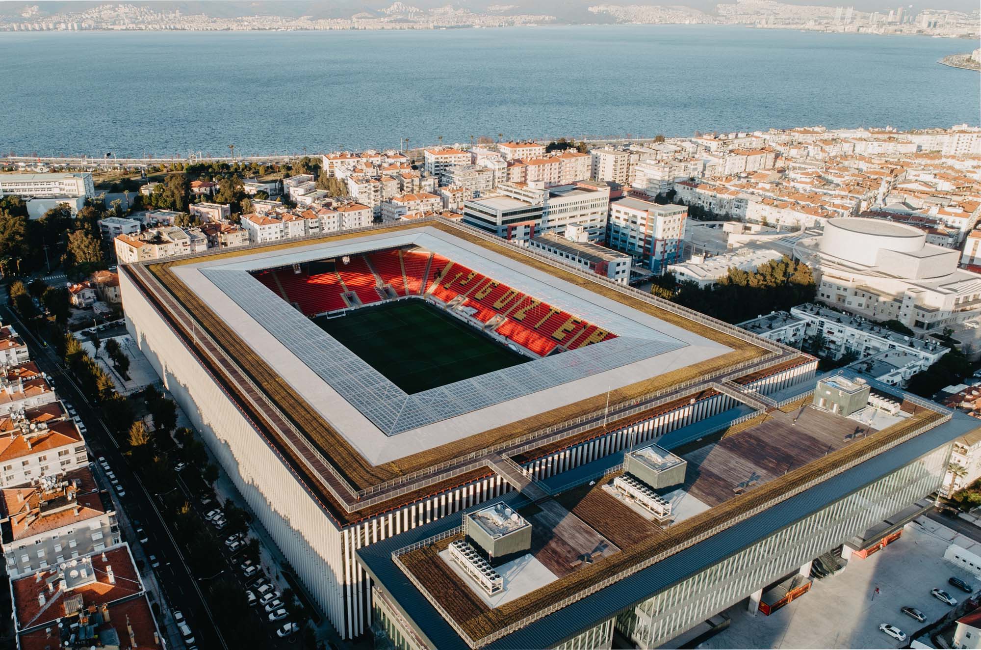 göztepe stadı kaç kişilik