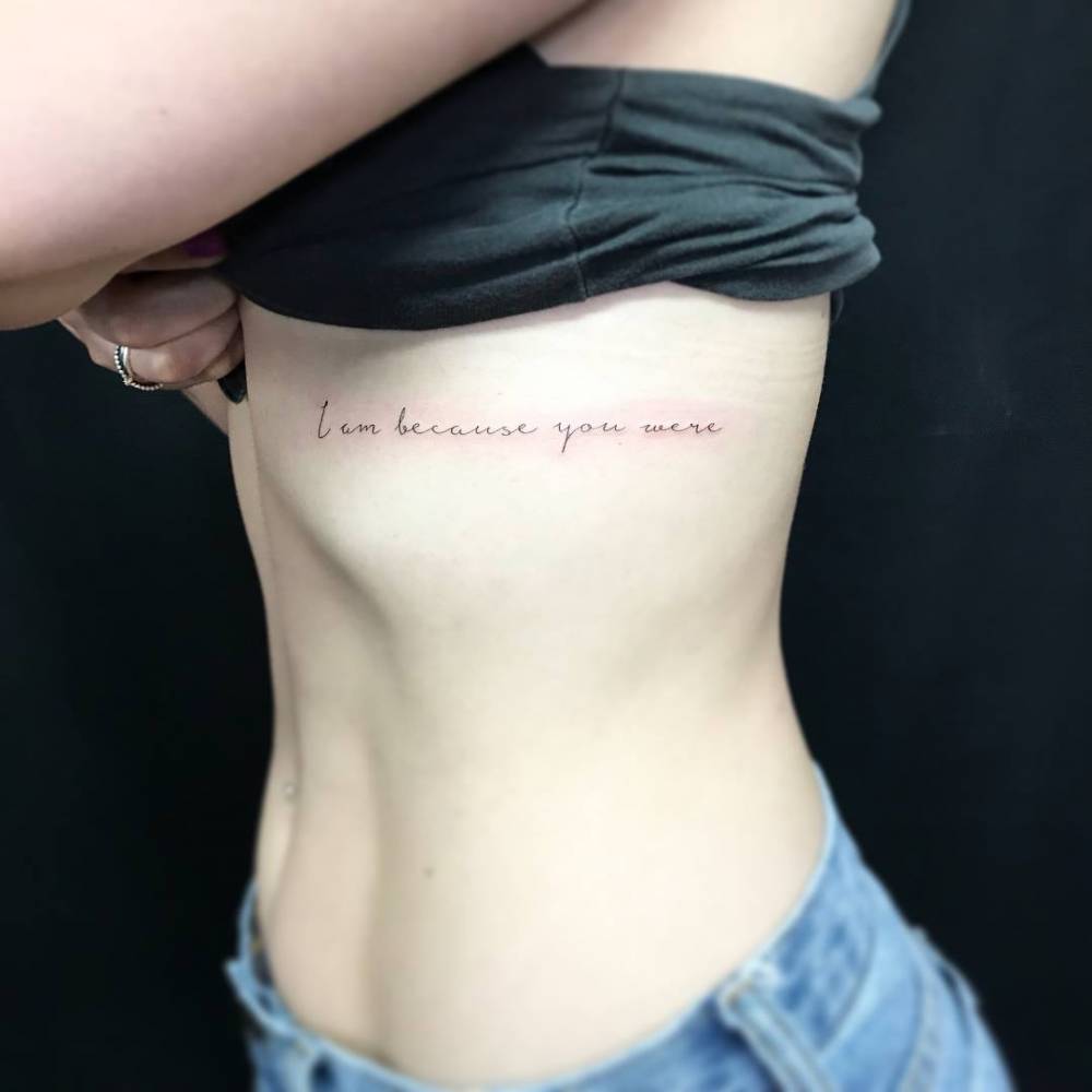 tatuajes en la costilla mujer frases