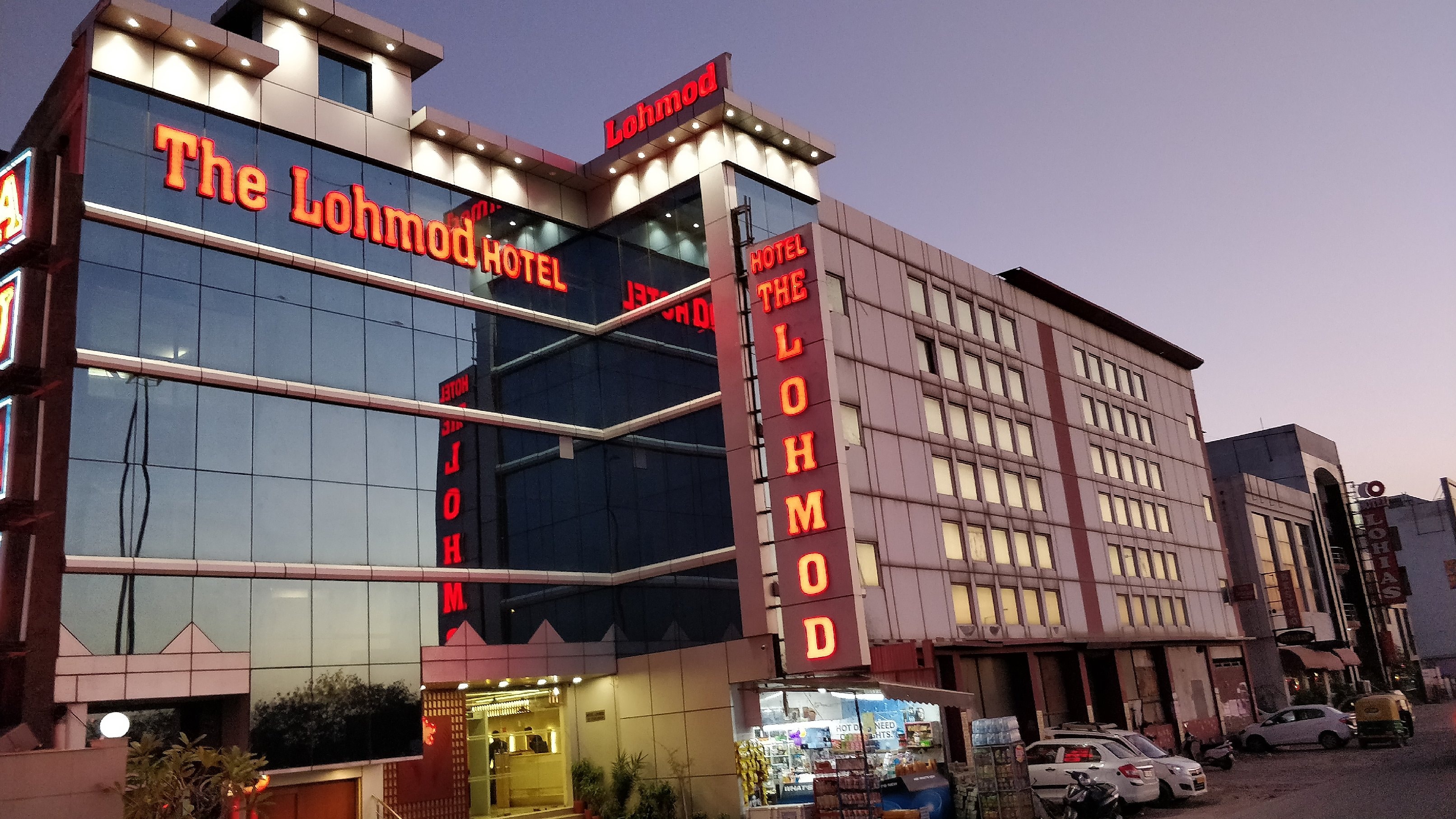 hotels in mahipalpur near airport
