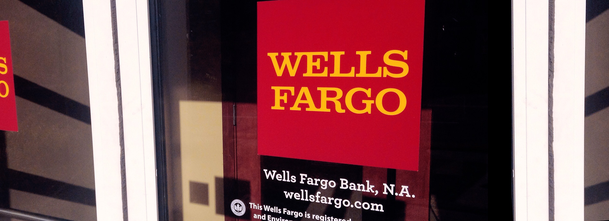 wells fargo bank location hours