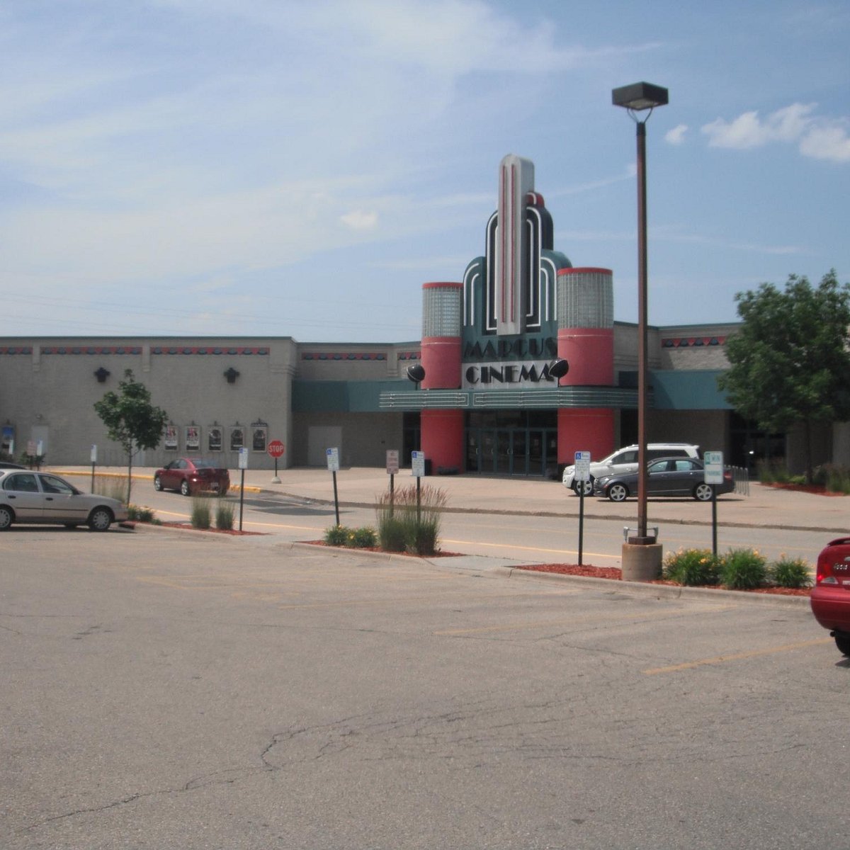 marcus point cinema hours