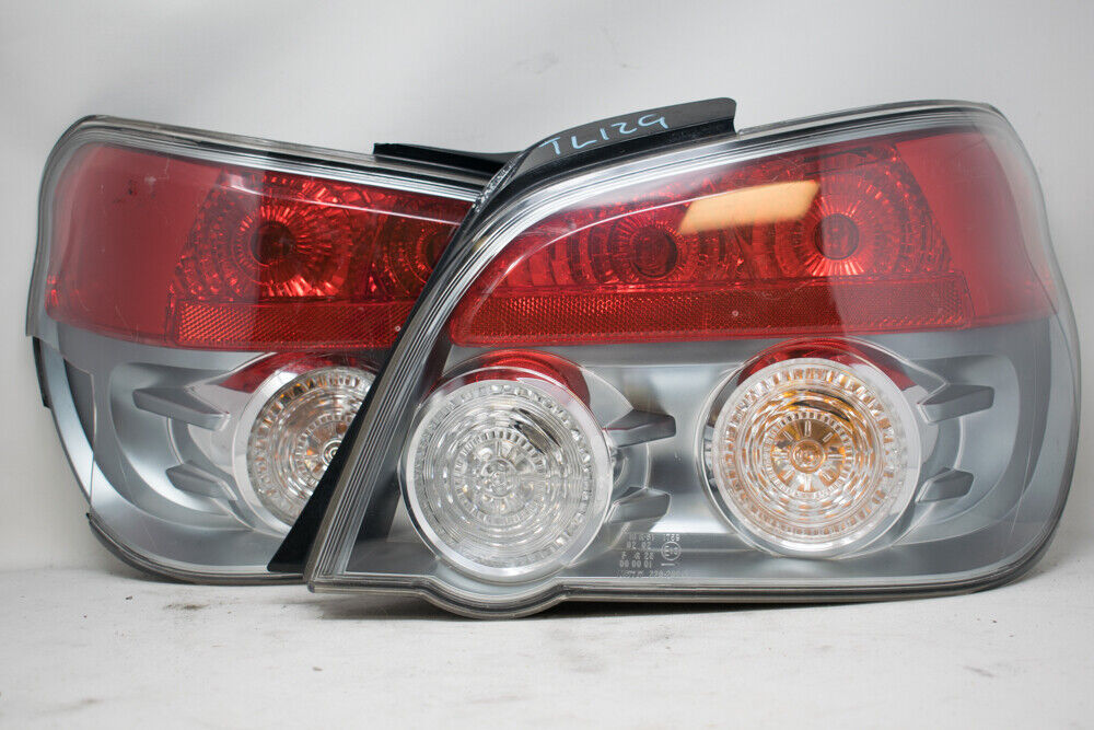 2007 subaru impreza tail light