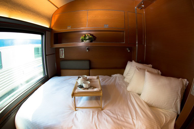 canadian train trips with sleeper accommodations