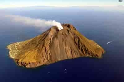 stromboli webcam