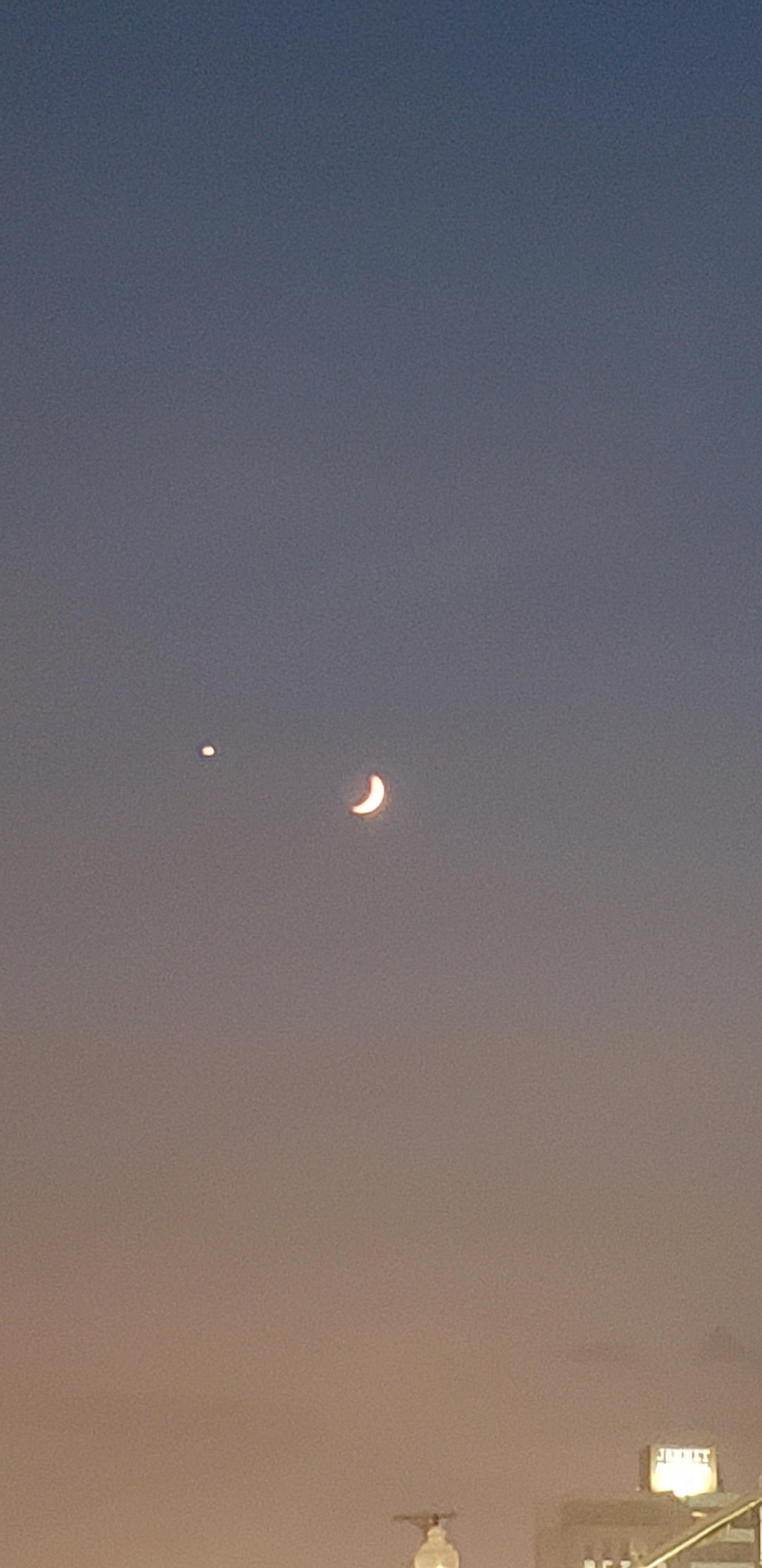 planet near the moon tonight