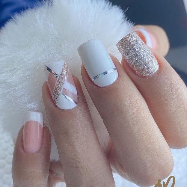 uñas blancas decoradas sencillas