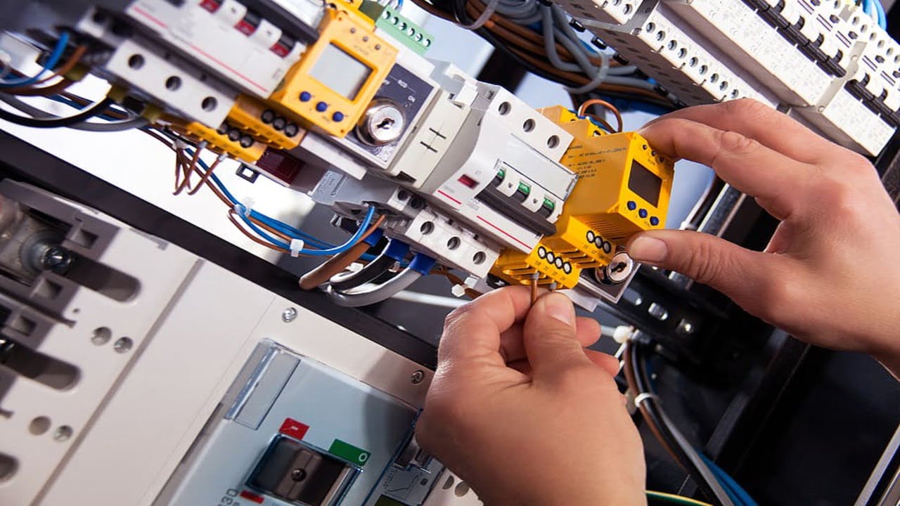 how much do electrical engineers make in california