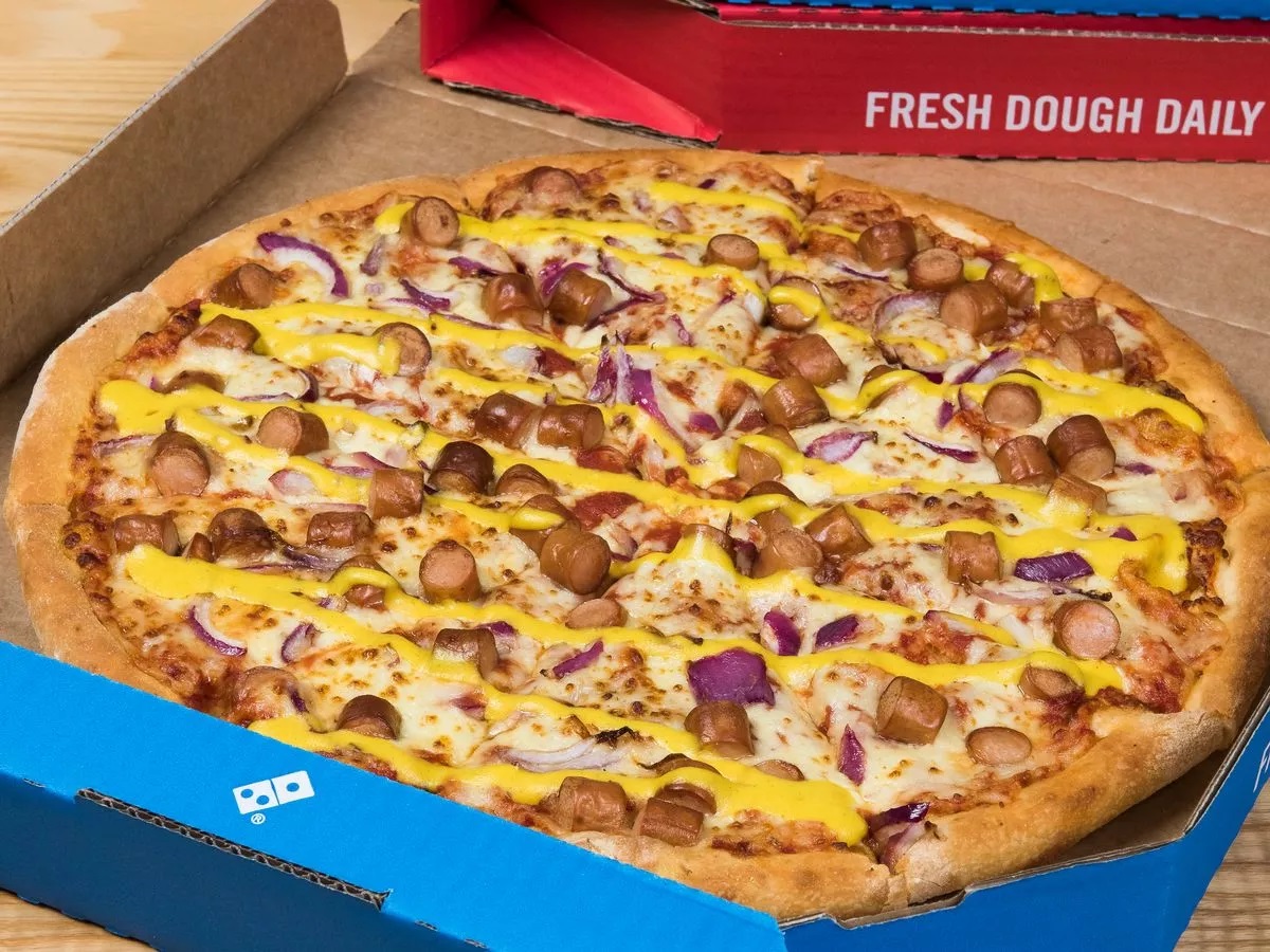 calories in a large dominos pizza