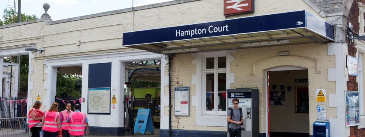 train from london to hampton court