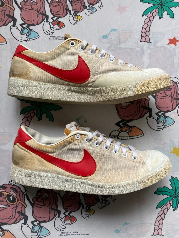 nike tennis shoes vintage