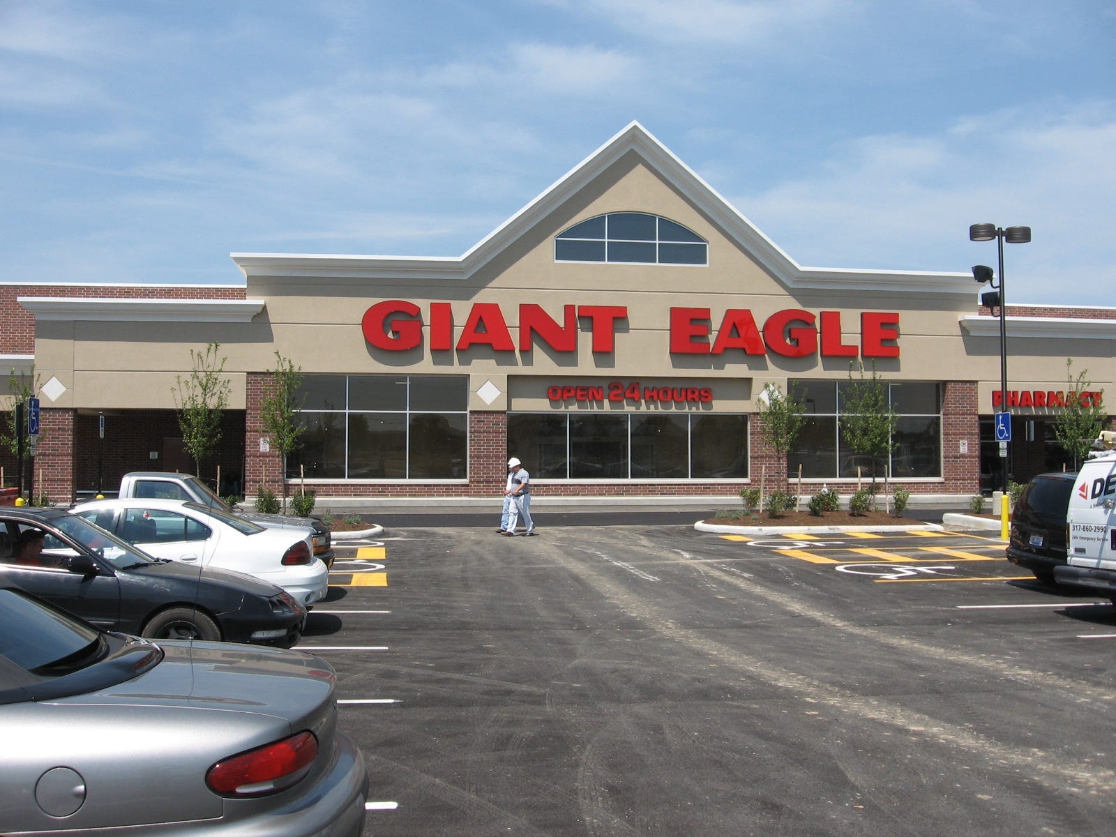 giant eagle 24 hours