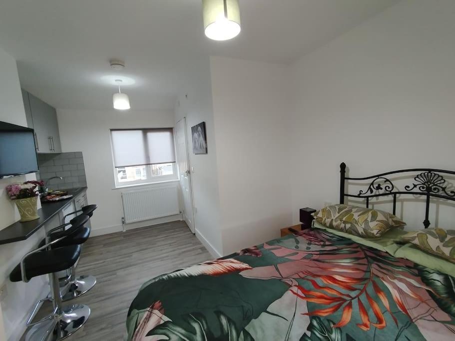 studio flat to let in enfield