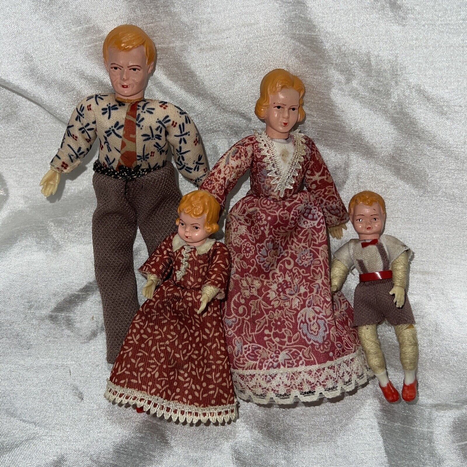 vintage dollhouse dolls