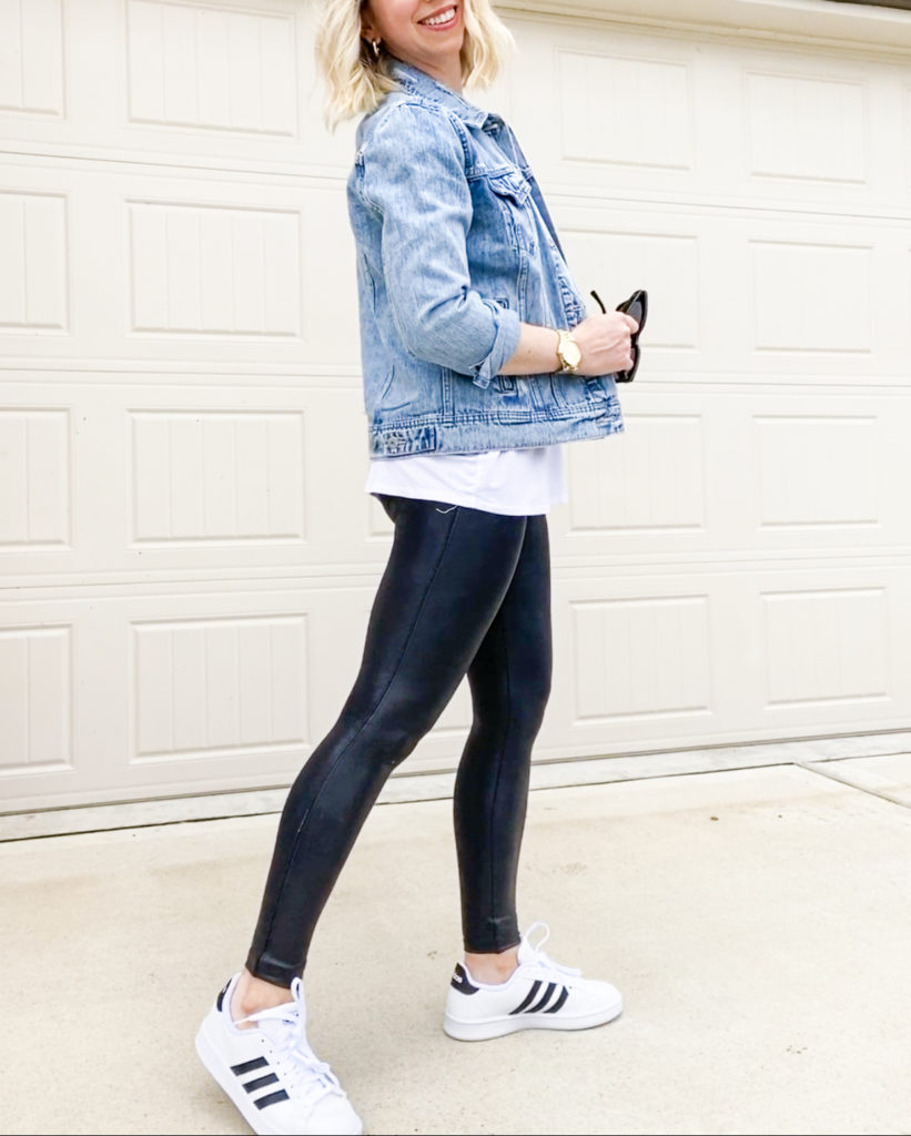 casual faux leather leggings outfit