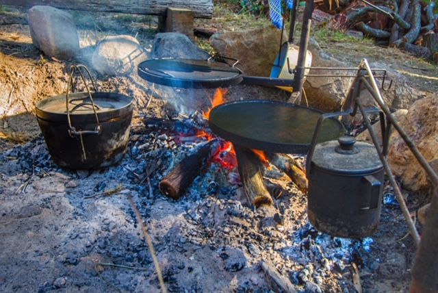 swing away campfire cooking stand