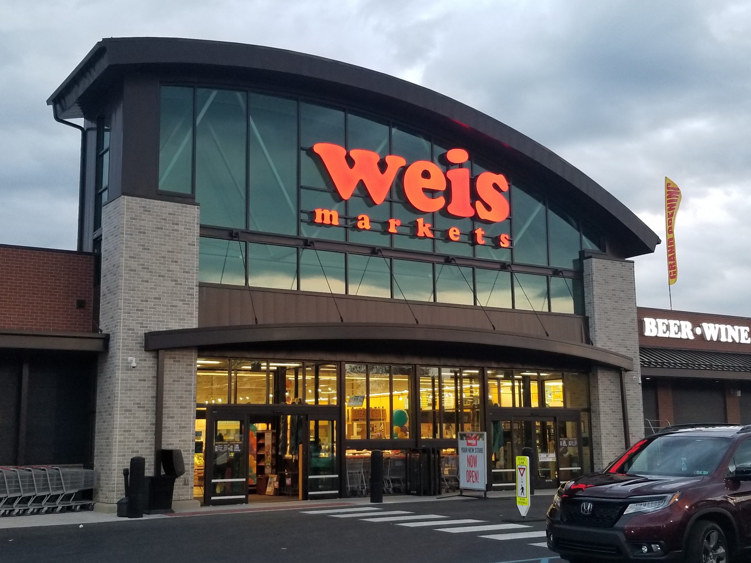 weis supermarket hours