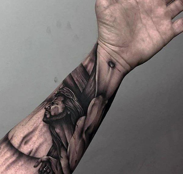 tatuajes de cristo en el brazo