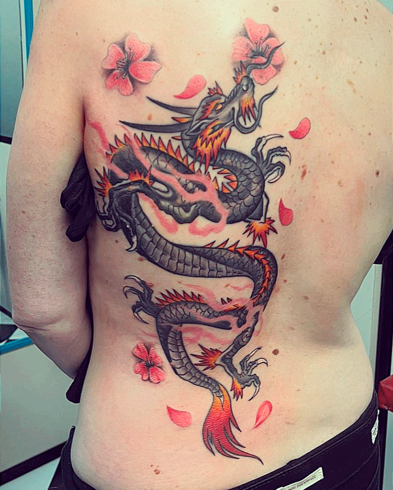 tatuajes dragon espalda mujer