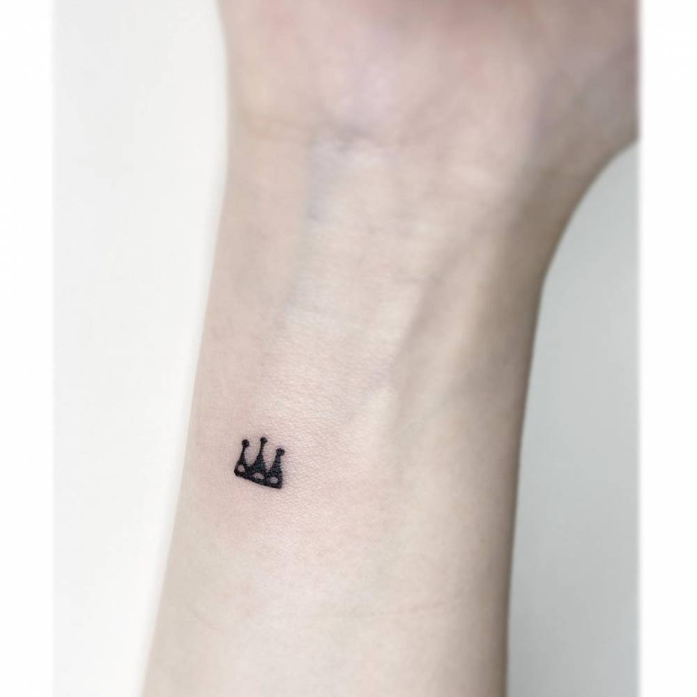 crown tattoo minimalist