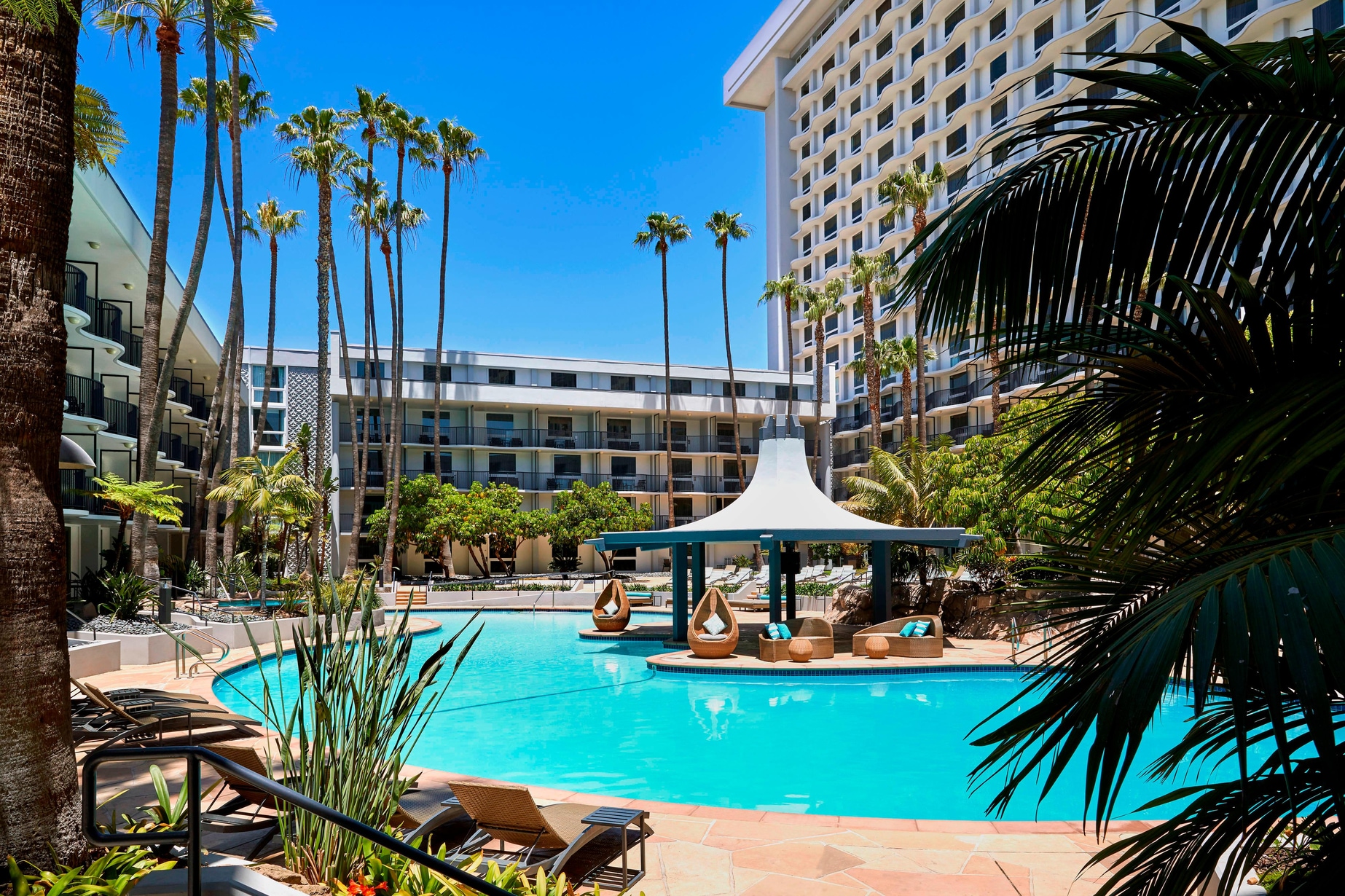 closest hotels to lax