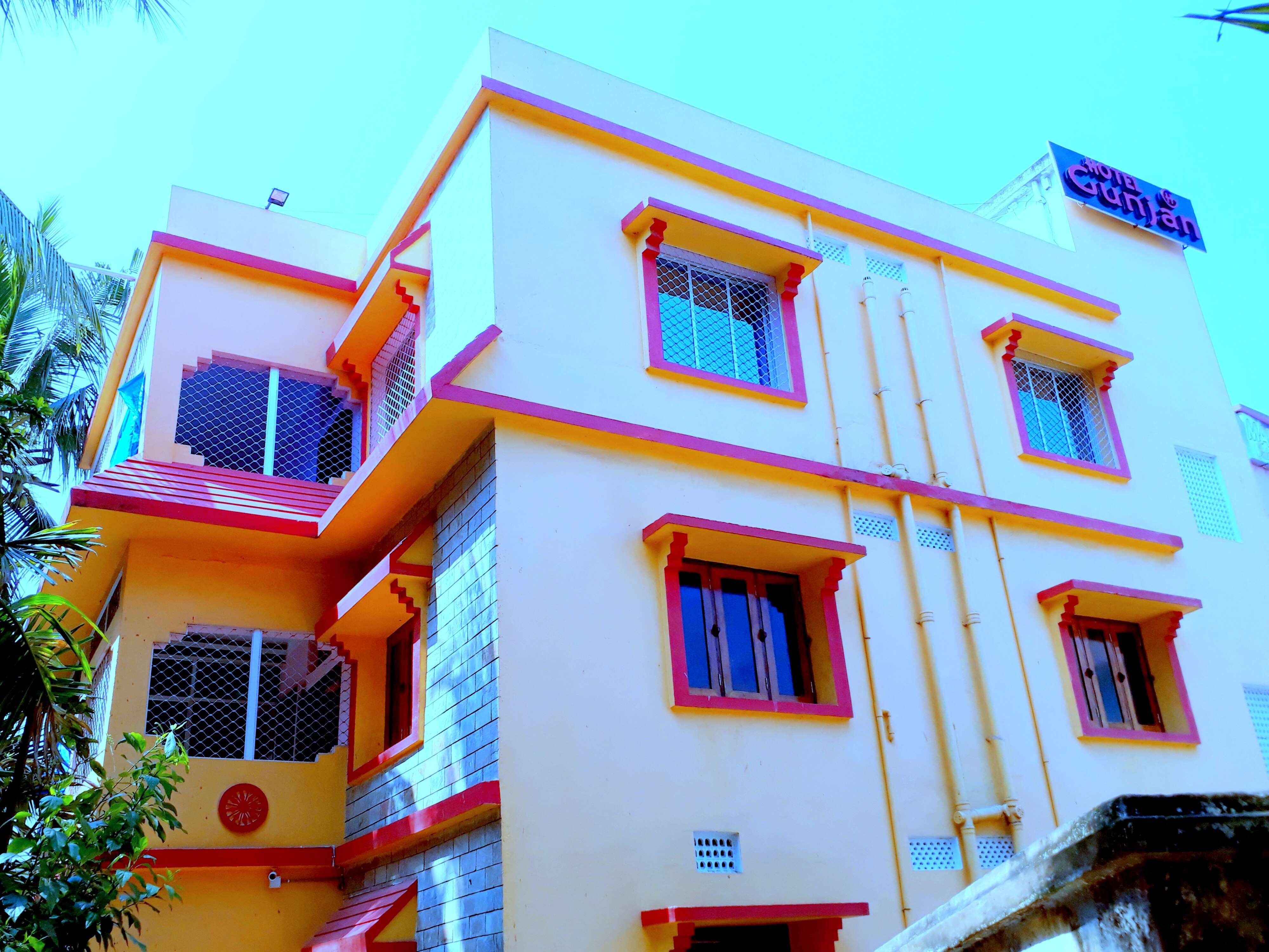 hotel gunjan puri