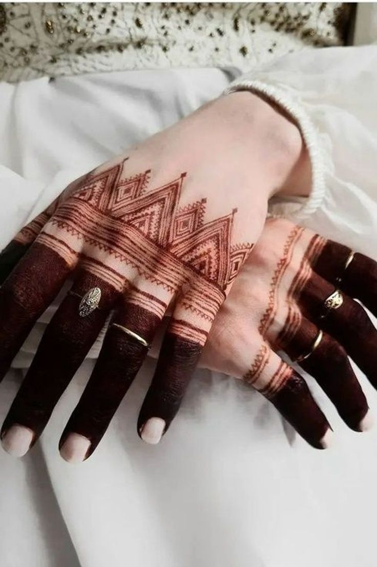 henna fingers