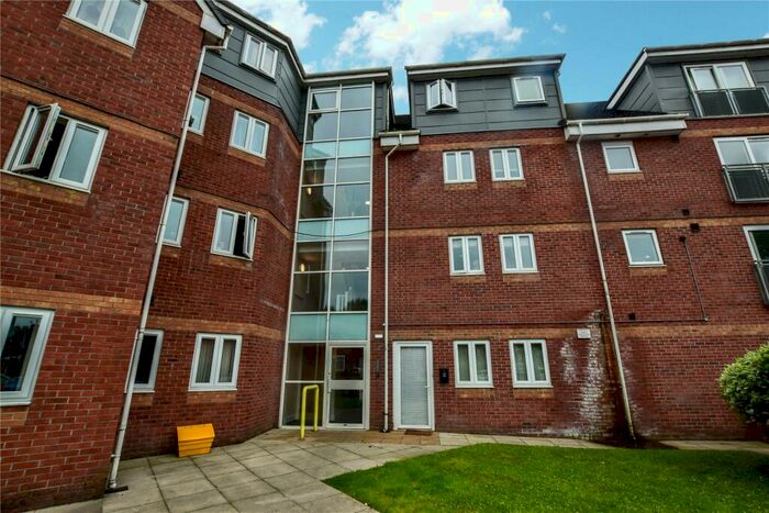 flats to let in eccles