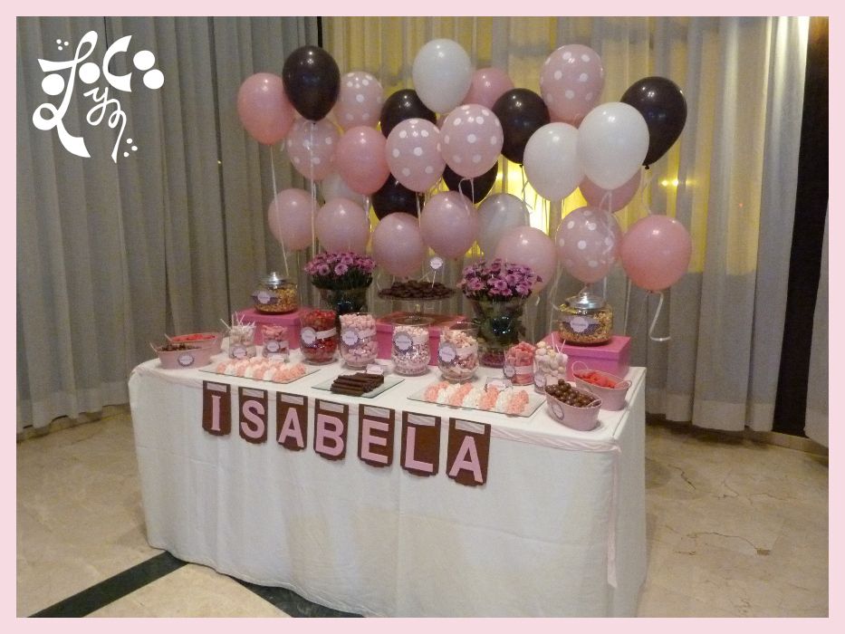 mesa de dulces con globos