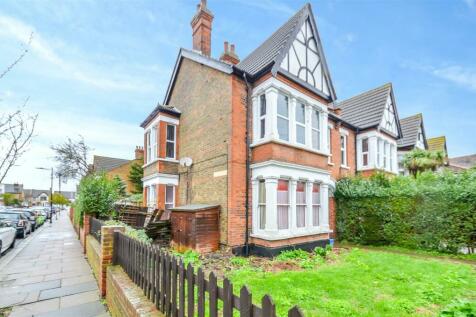2 bedroom house to rent in westcliff-on-sea
