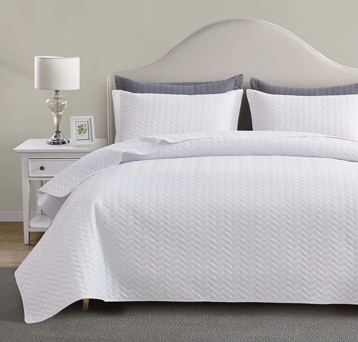 queen size white bedspread