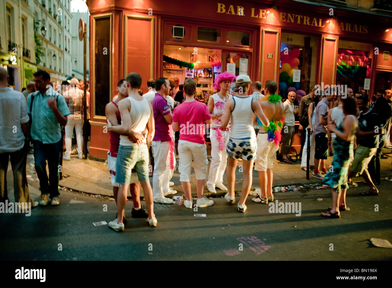 gay nightlife paris