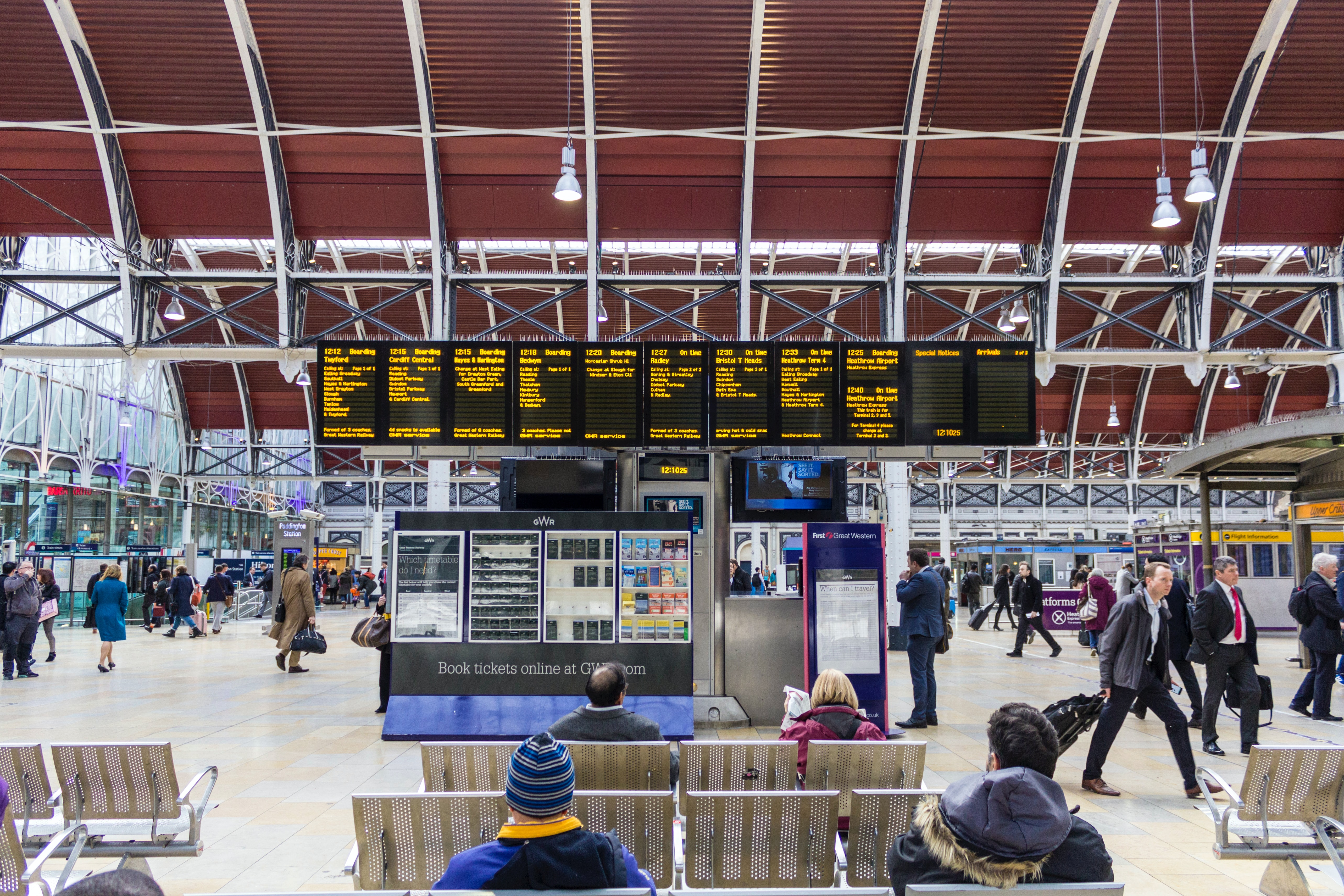 live departures ealing broadway