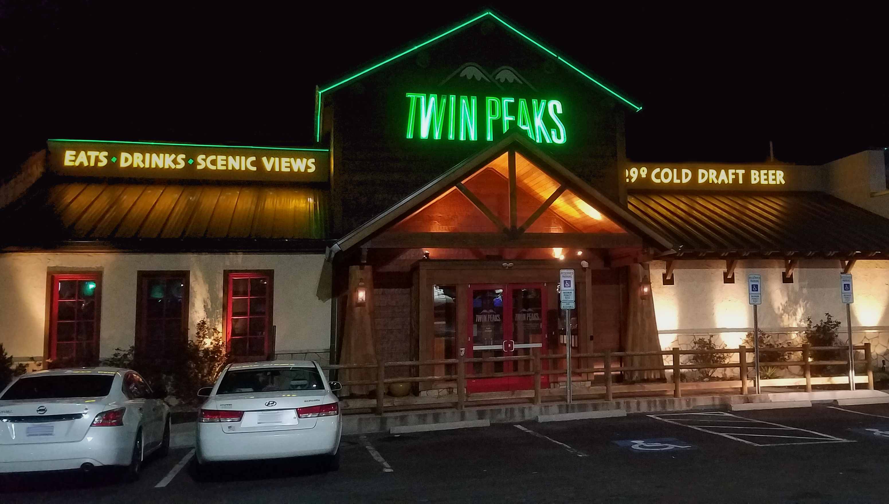 twin peaks restaurant