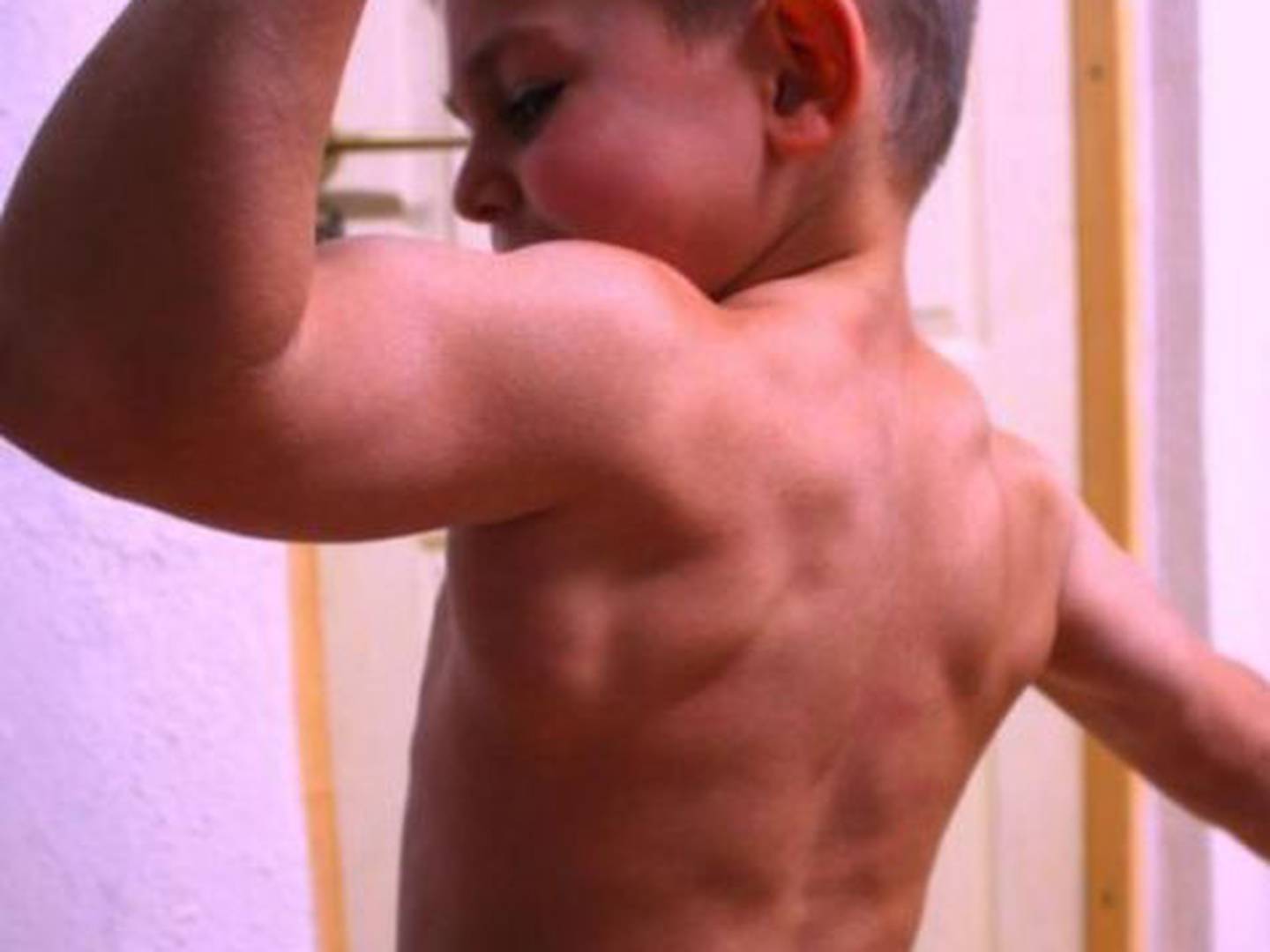 imagenes de niños musculosos