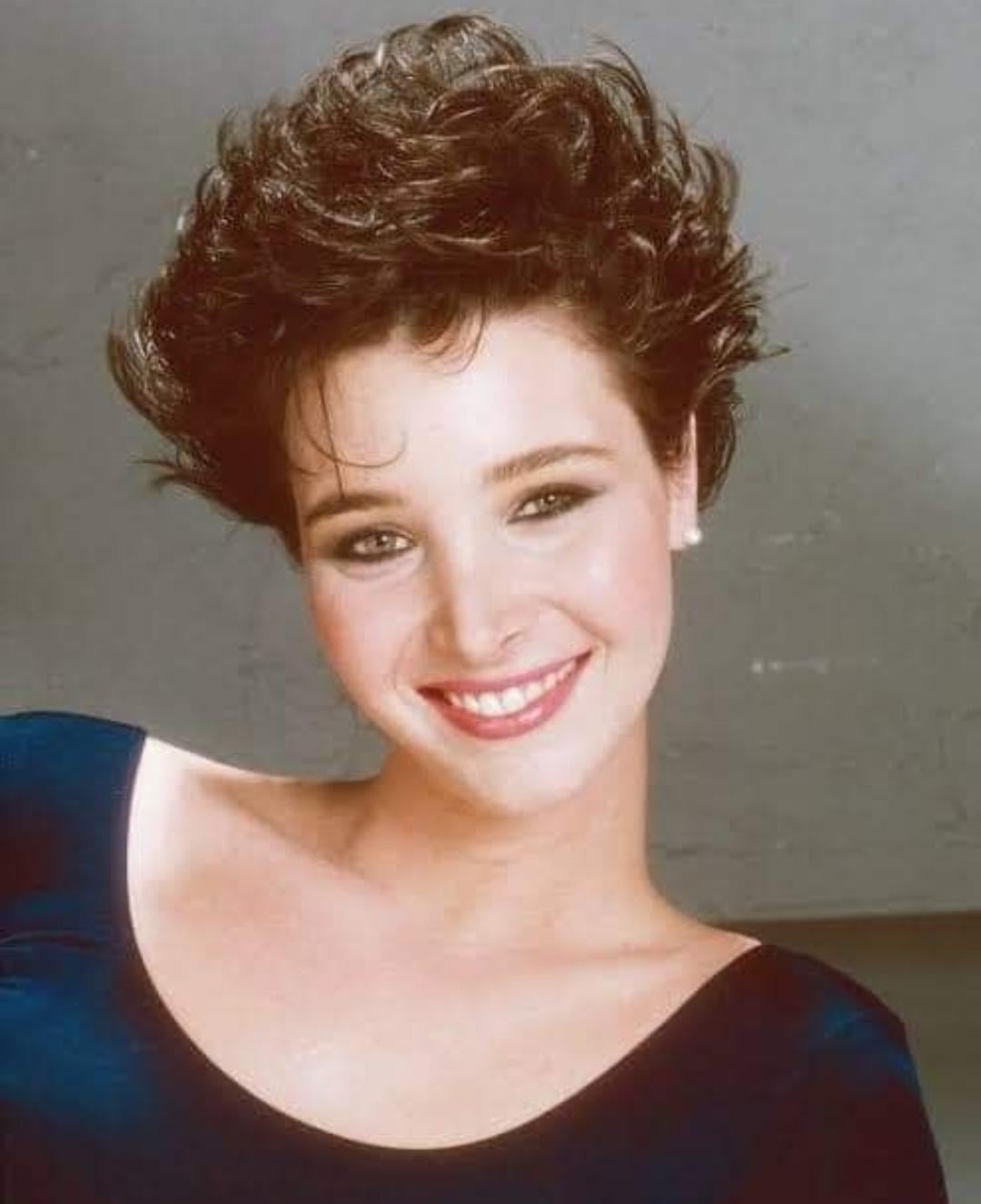 lisa kudrow brown hair