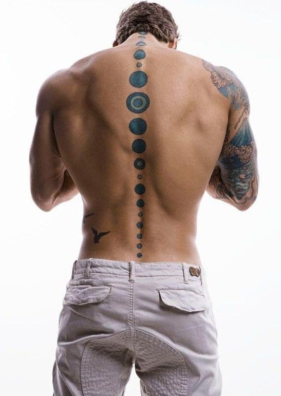 tatuajes espalda columna hombre