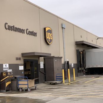 ups center