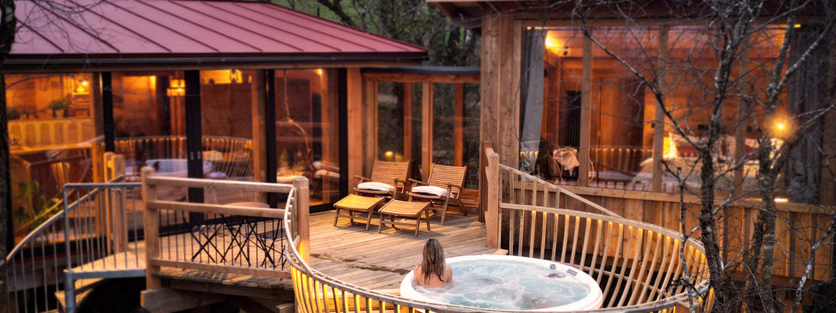 wolf wood spa treehouse