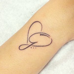 g letter tattoo designs on hand