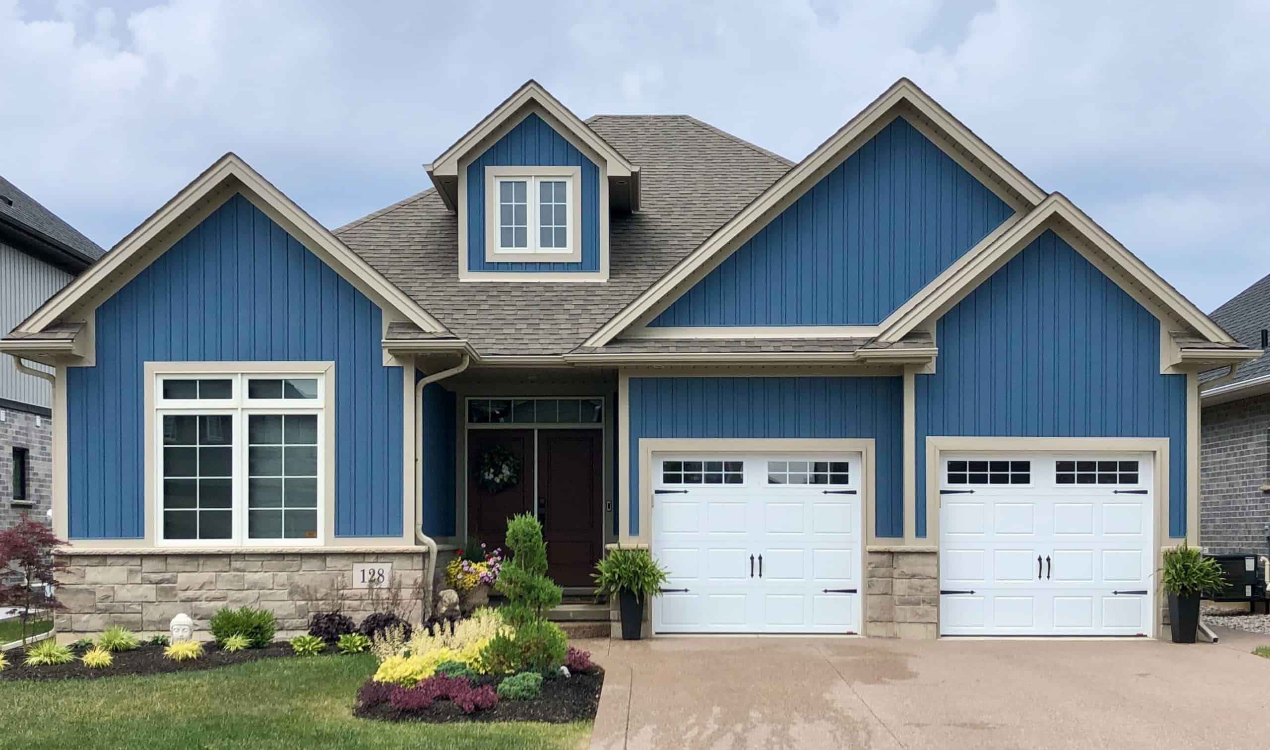 blue vinyl siding colors