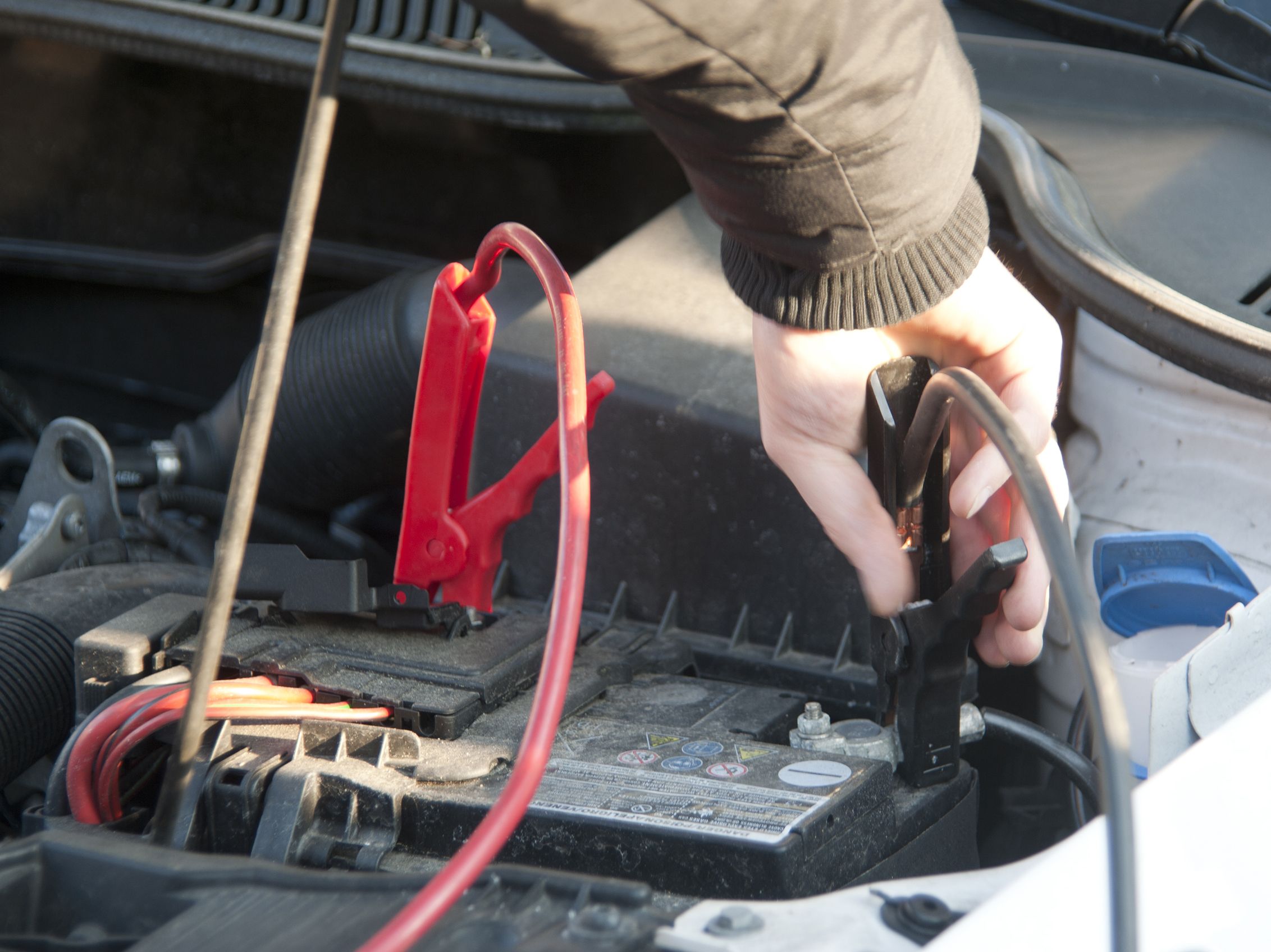 hooking up car battery charger