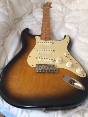 sunburst strat cream pickguard