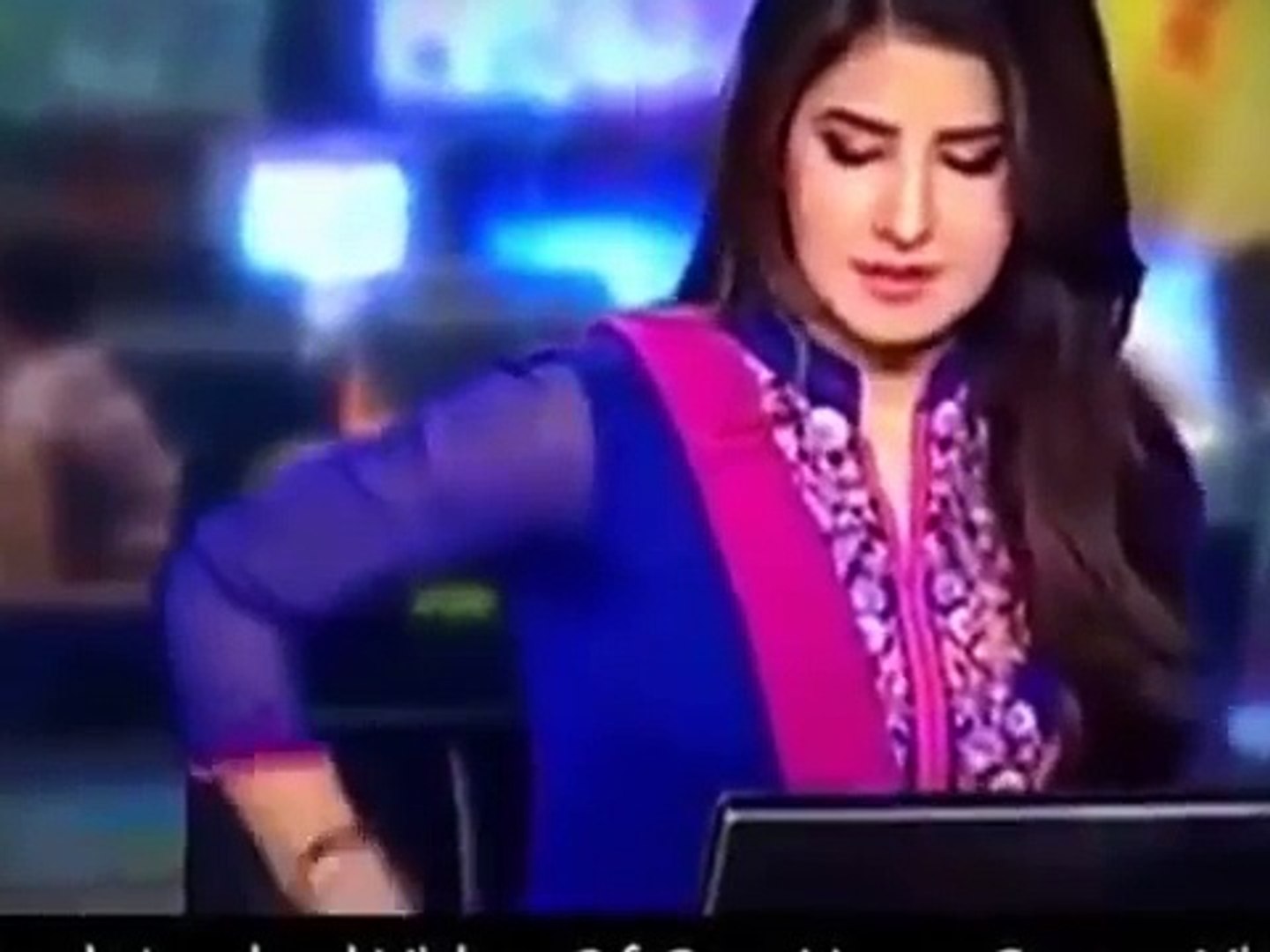 pakistani hot anchor