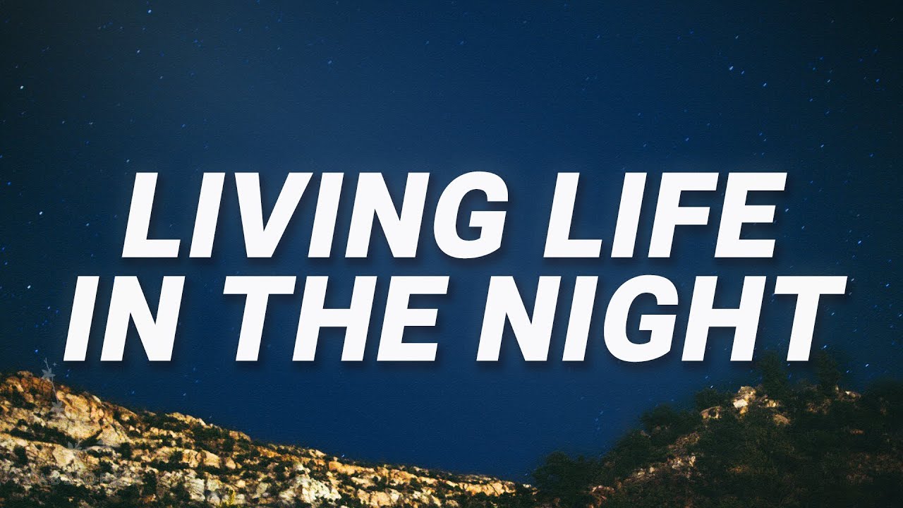 living life in the night traduction