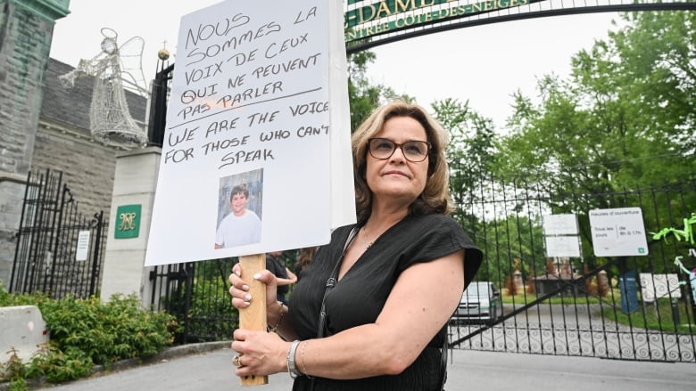 montreal cemetery strike