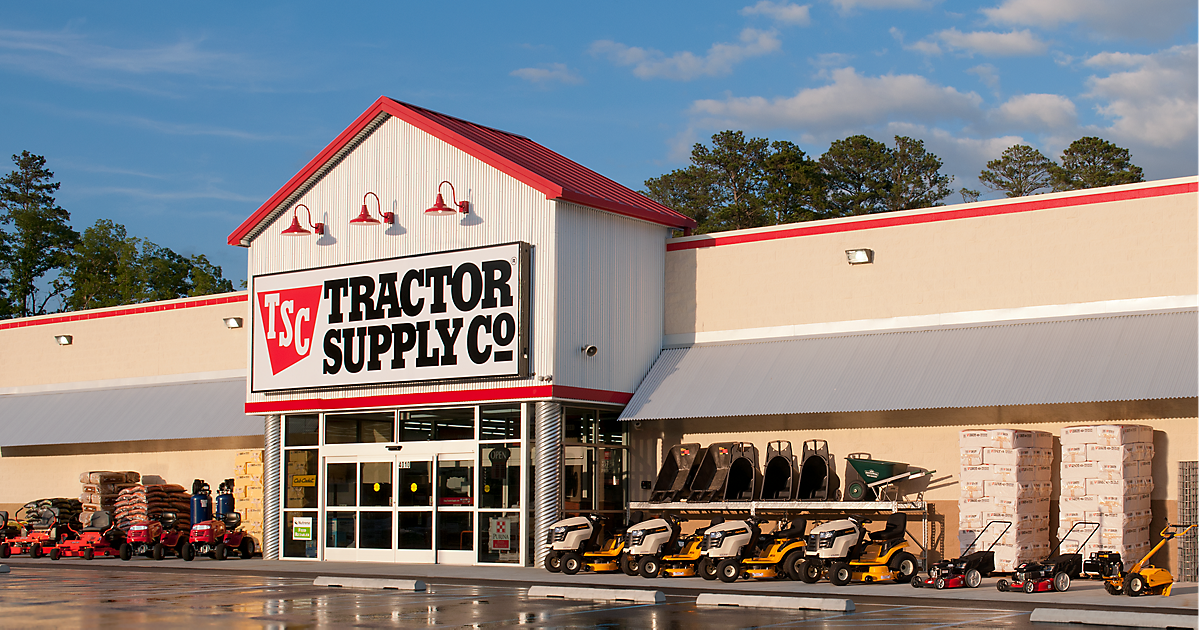 tractor supply hours