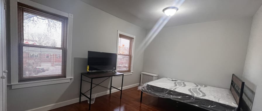 rooms for rent in elmhurst