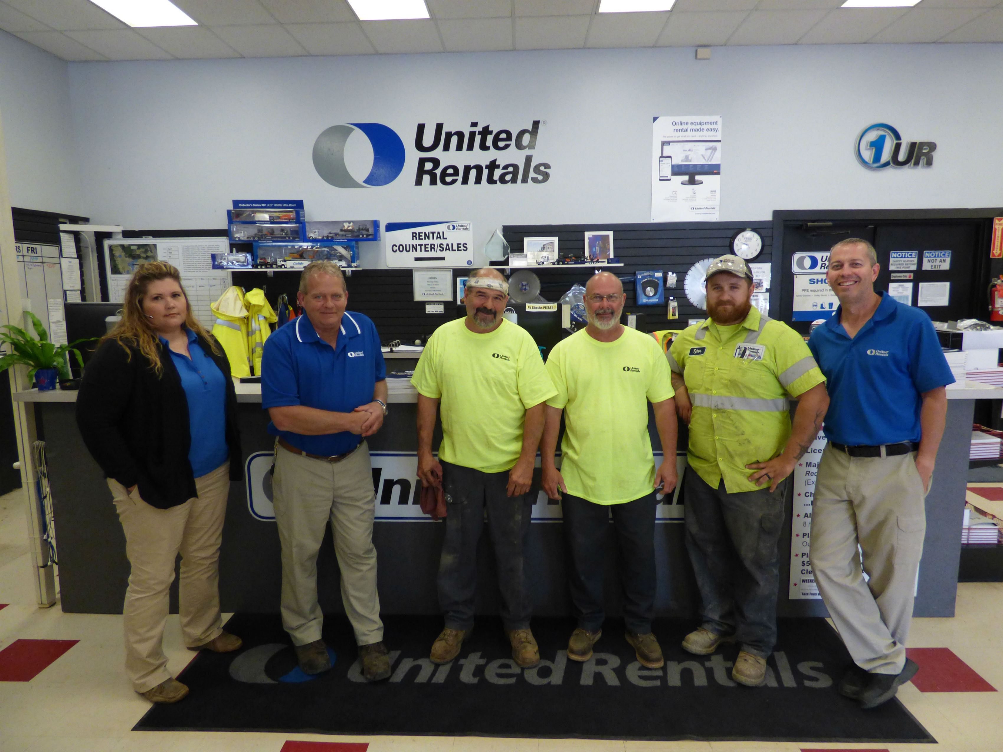 united rentals equipment associate salary